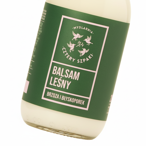 Balsam Leśny – zbliżenie etykiety, białe tło